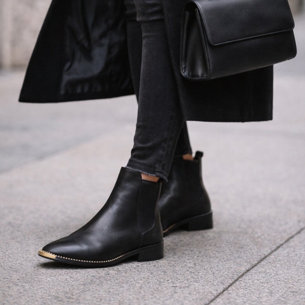 COACH Nichole Chelsea Ankle Boots Black Leather Gold Toe Plate
Size 7